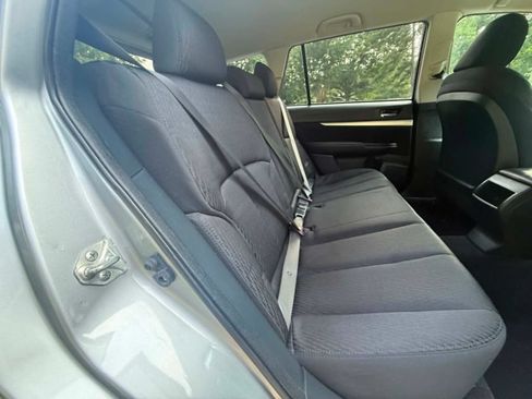 Used 2010 Subaru Outback 2.5i Premium AWD/4WD image 8