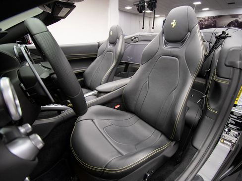 Used 2023 Ferrari Portofino M RWD image 21