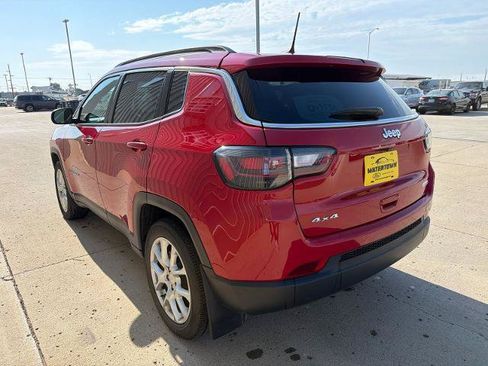 Used 2024 Jeep Compass Latitude w/ Sun and Sound Group AWD/4WD image 5