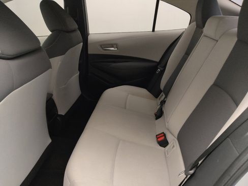 Used 2021 Toyota Corolla LE image 18