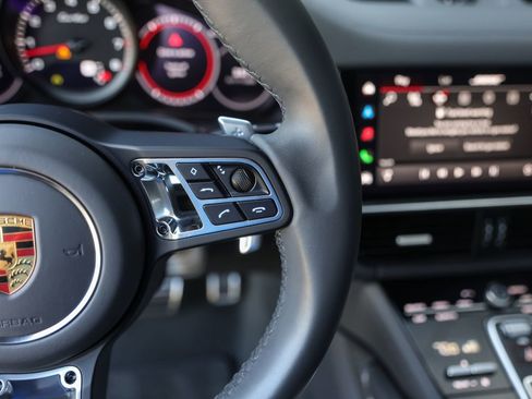 Certified 2022 Porsche Cayenne Turbo AWD/4WD image 17