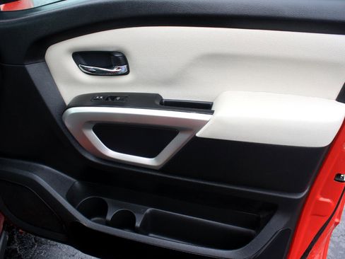 Used 2022 Nissan Titan SV w/ SV Convenience Package image 41