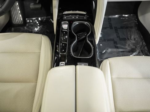 Used 2022 Buick Envision Essence w/ Technology Package I FWD image 25
