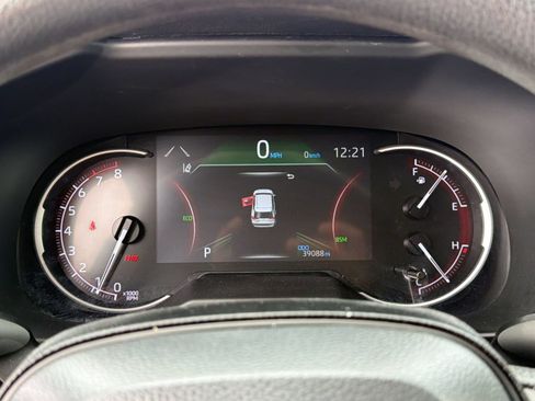 Used 2025 Toyota RAV4 XLE AWD/4WD image 21