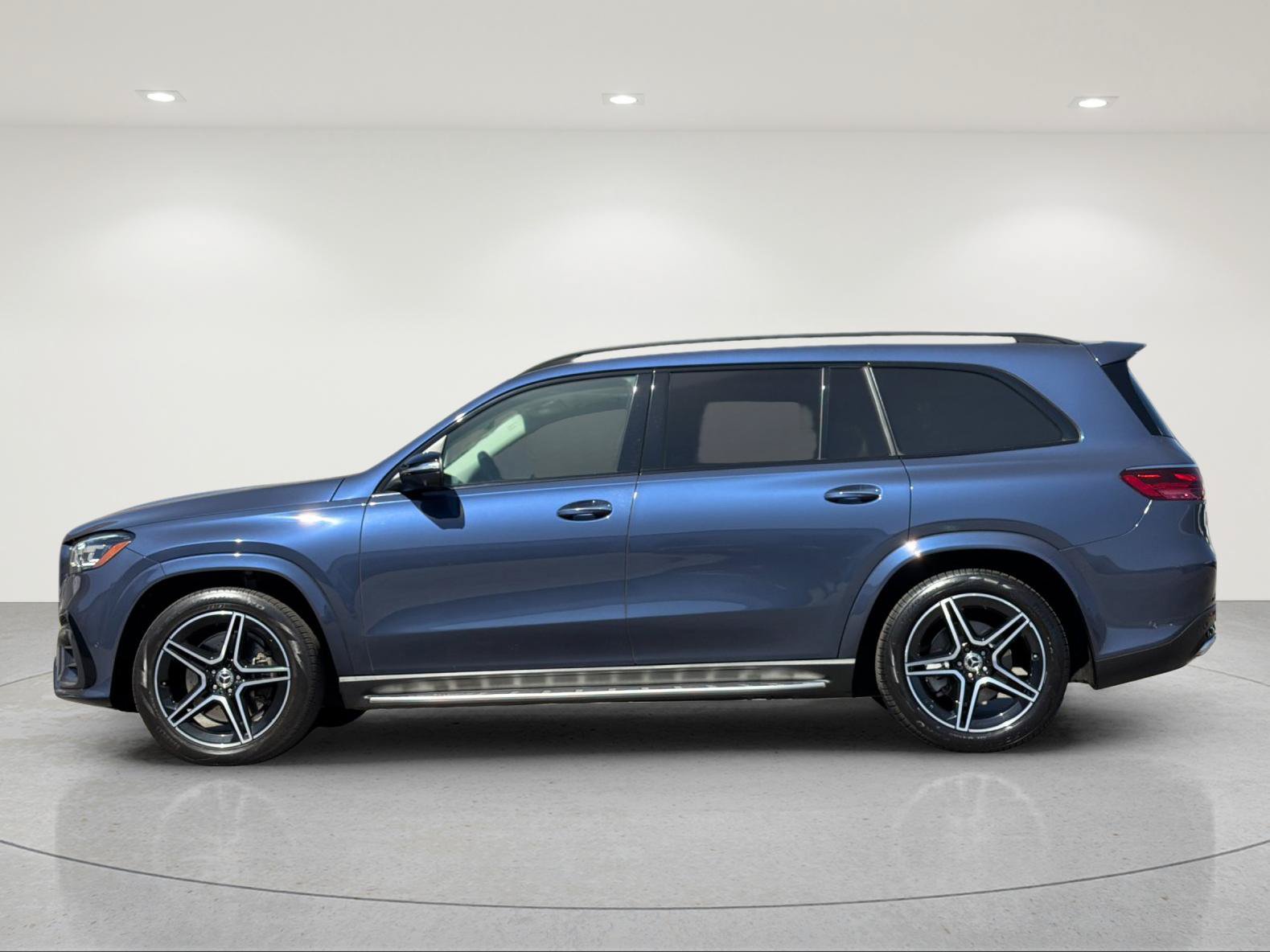 Used 2024 Mercedes-Benz GLS 450 4MATIC image 2