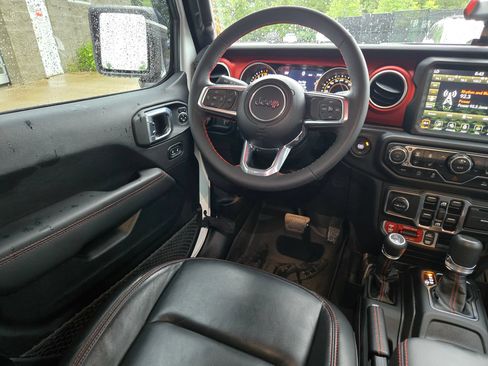 Used 2023 Jeep Gladiator Rubicon w/ LED Lighting Group AWD/4WD image 9