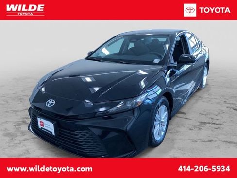 Certified 2025 Toyota Camry LE image 1