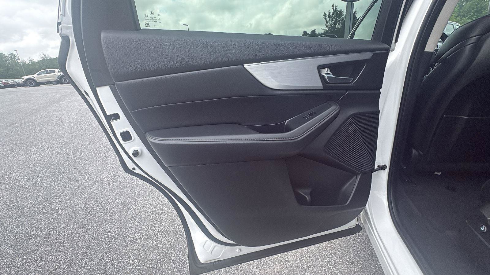 Used 2023 Acura MDX SH-AWD image 18