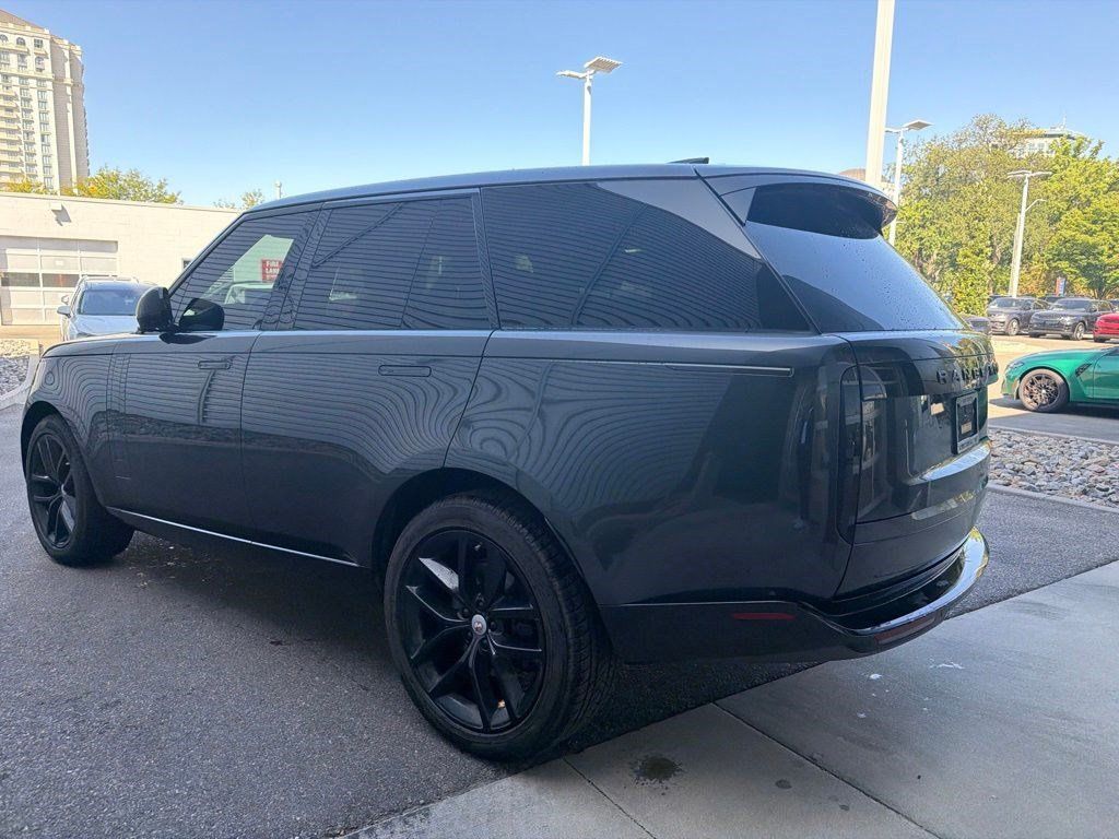 Used 2025 Land Rover Range Rover SE AWD/4WD image 10