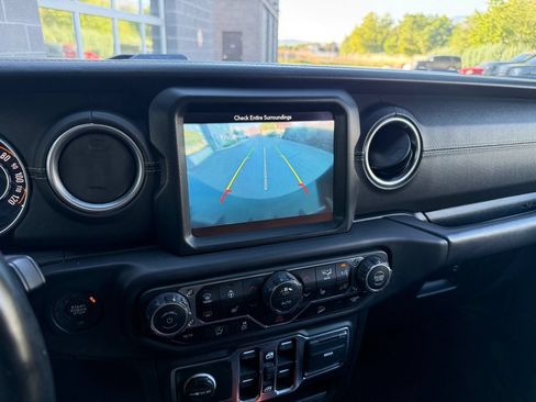 Used 2018 Jeep Wrangler Unlimited Sahara w/ Uconnect 4C Nav & Sound Group AWD/4WD image 27