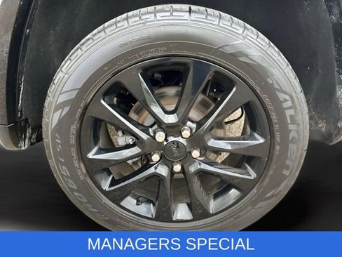 Used 2020 Jeep Grand Cherokee Altitude AWD/4WD image 13