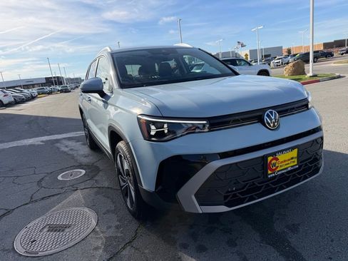 New 2026 Volkswagen Taos SE image 8