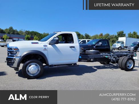 New 2025 RAM 5500 Tradesman AWD/4WD image 3
