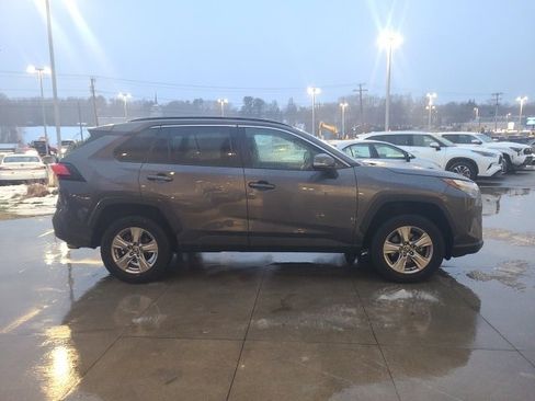 Used 2022 Toyota RAV4 XLE image 8