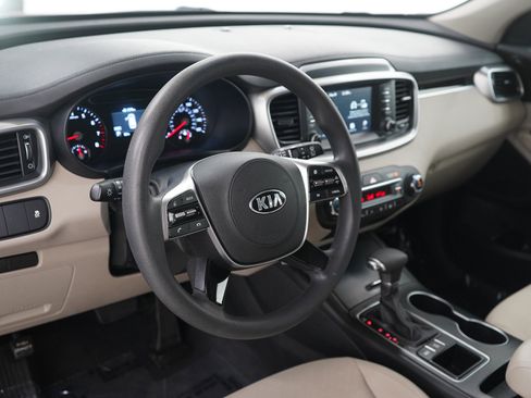 Used 2019 Kia Sorento AWD V6 image 21