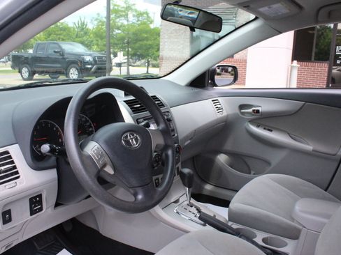 Used 2012 Toyota Corolla LE FWD image 12