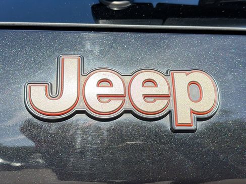 Used 2016 Jeep Cherokee 75th Anniversary FWD image 11