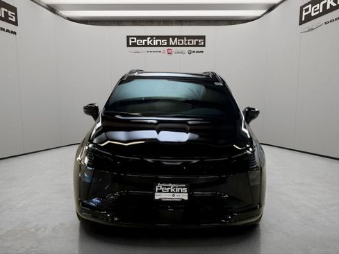 New 2027 Chrysler Pacifica Limited w/ S Appearance Package AWD/4WD image 8