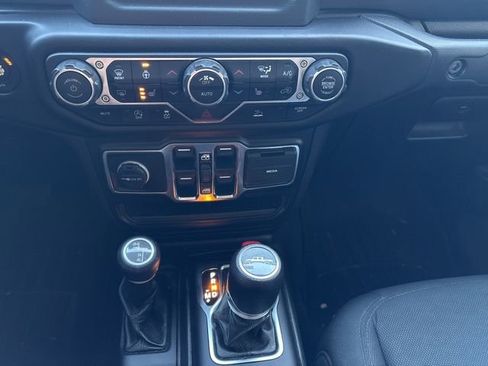 Used 2021 Jeep Gladiator Sport image 19