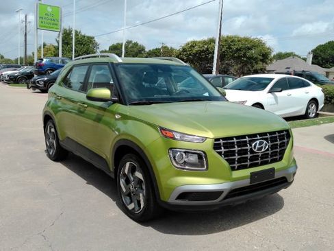 Used 2022 Hyundai Venue SEL FWD image 4