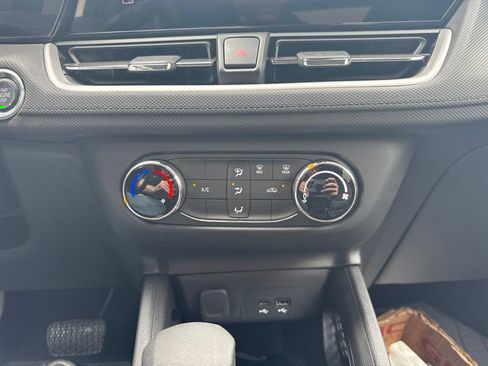 Used 2025 Chevrolet TrailBlazer LS w/ LS Convenience Package AWD/4WD image 26