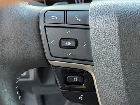 Used 2025 Toyota Camry SE w/ Convenience Package FWD image 12