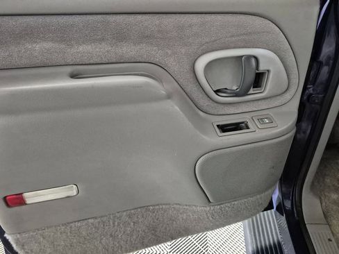 Used 1999 Chevrolet Suburban 2WD w/ Preferred Equipment Group 3 image 20