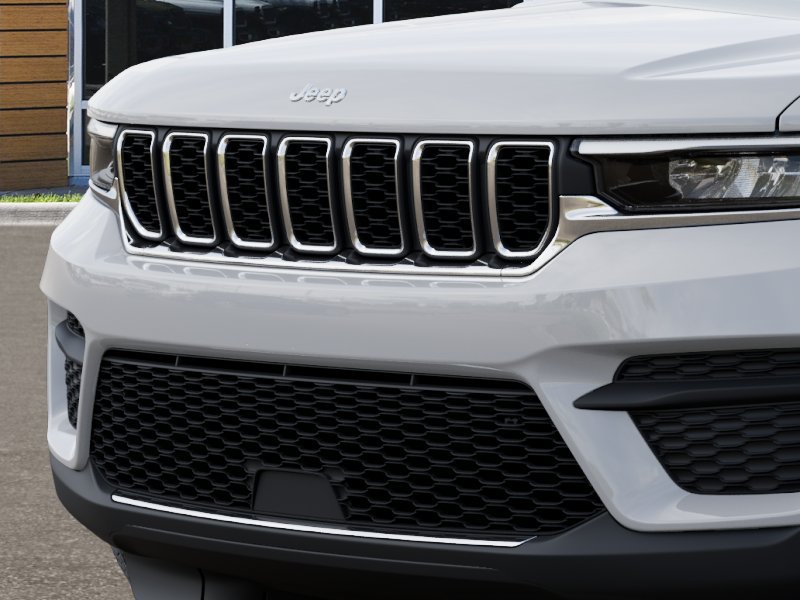 New 2026 Jeep Grand Cherokee Laredo w/ Trailer Tow Package AWD/4WD image 11
