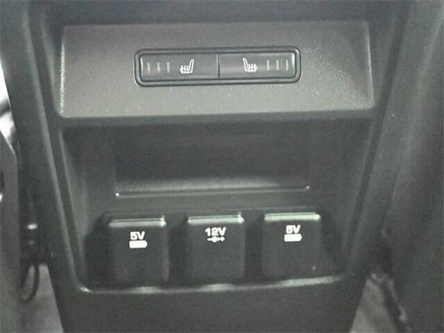 Used 2017 Land Rover Discovery Sport SE image 11