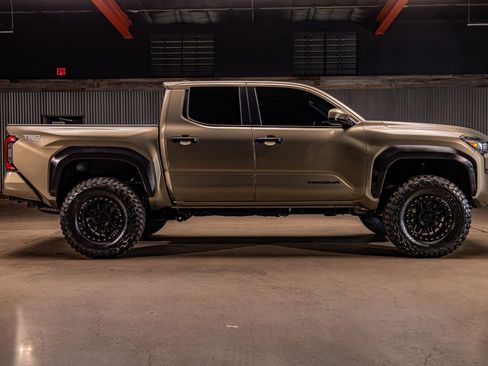 Used 2025 Toyota Tacoma TRD Off-Road image 11