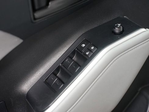 Used 2023 Toyota Highlander LE FWD image 32
