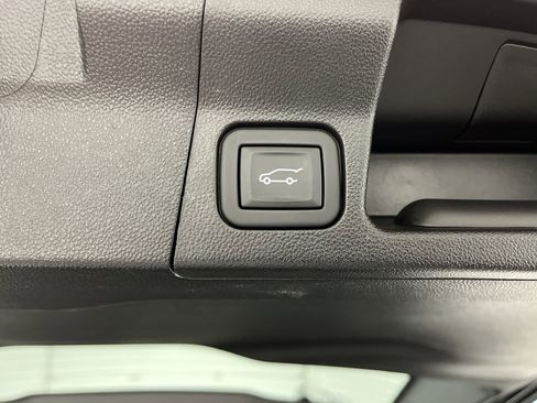 Certified 2023 GMC Acadia SLE w/ Driver Convenience Package image 34