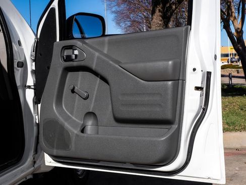 Used 2019 Nissan Frontier S image 38