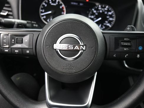 Used 2024 Nissan Rogue SV FWD image 12