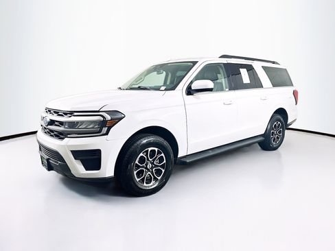 Used 2024 Ford Expedition Max XLT RWD image 3