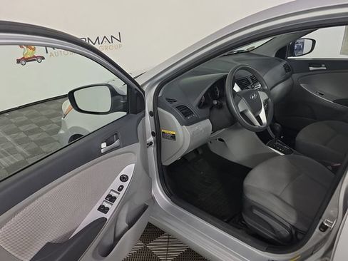 Used 2012 Hyundai Accent GLS FWD image 17