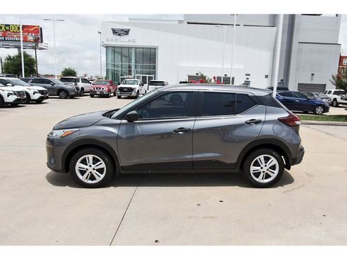 Used 2025 Nissan Kicks Play S FWD image 3