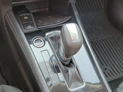 Used 2022 Nissan Kicks SV FWD image 34