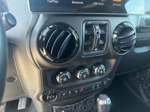 Used 2016 Jeep Wrangler Unlimited Sahara AWD/4WD image 10