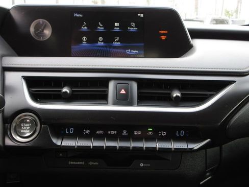 Used 2022 Lexus UX 200 w/ Accessory Package (Z1) FWD image 18