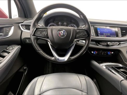 Used 2023 Buick Enclave Essence image 4