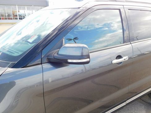 Used 2018 Ford Explorer Limited image 11