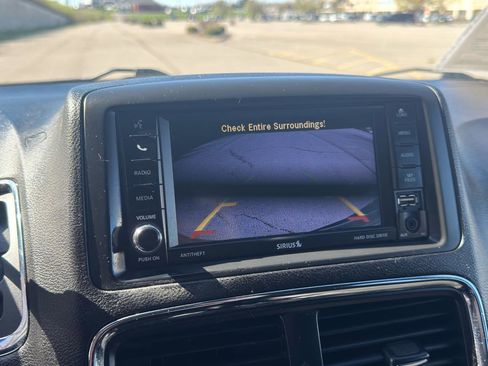 Used 2019 Dodge Grand Caravan SE FWD image 26