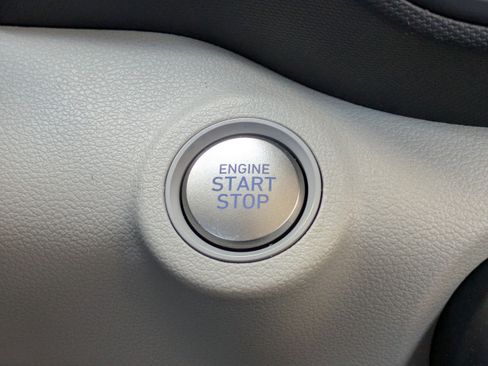 Certified 2024 Hyundai Venue SEL image 25