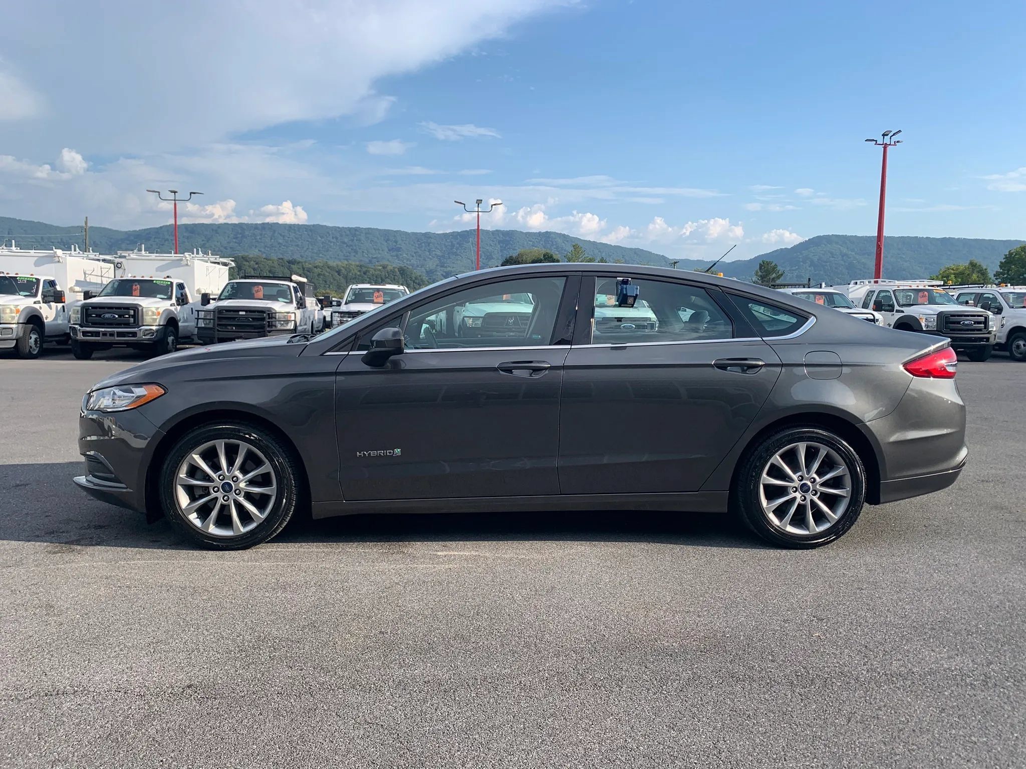 Used 2017 Ford Fusion SE FWD image 5