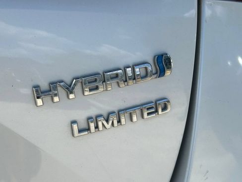 Used 2022 Toyota Prius Limited w/ Premium Convenience Package FWD image 14