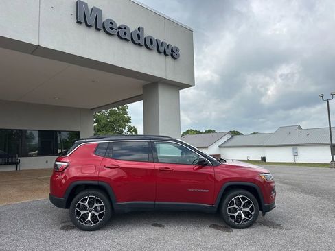 Used 2025 Jeep Compass Limited AWD/4WD image 8
