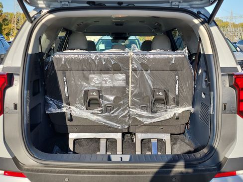 New 2026 Kia Carnival EX image 4