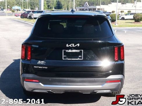 Certified 2025 Kia Sorento S w/ Panoramic Sunroof Package FWD image 6
