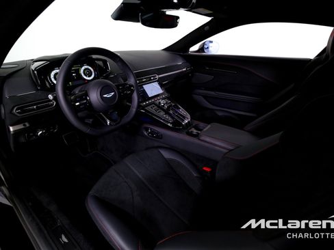 Used 2025 Aston Martin V8 Vantage Coupe image 11